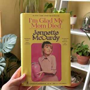 I'm Glad My Mom Died by Jennette McCurdy - Yellow Cover